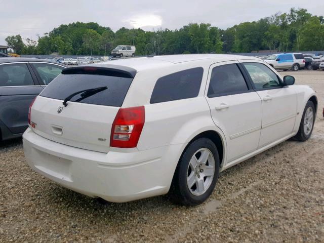 2D4FV47V16H510983 - 2006 DODGE MAGNUM SXT WHITE photo 4