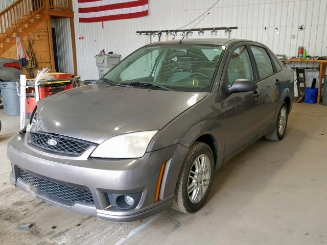 1FAFP34N97W118428 - 2007 FORD FOCUS ZX4 GRAY photo 2