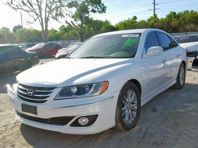 KMHFC4DF8BA517935 - 2011 HYUNDAI AZERA GLS WHITE photo 2