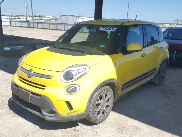 ZFBCFADH3EZ009928 - 2014 FIAT 500L TREKK YELLOW photo 2