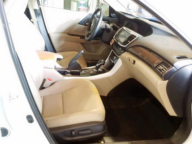 1HGCR3F84HA002438 - 2017 HONDA ACCORD EXL WHITE photo 5