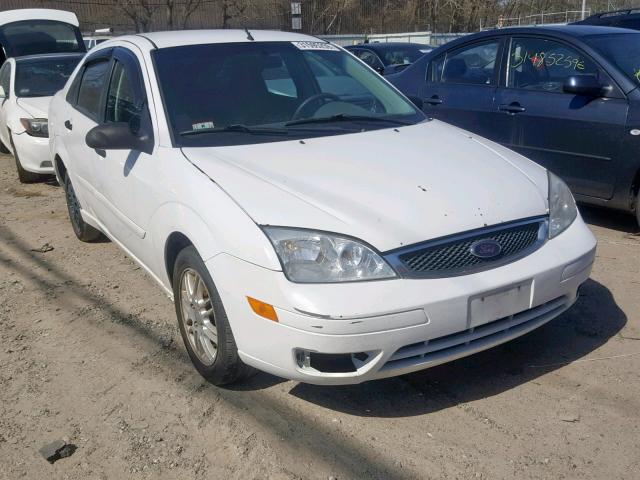 1FAFP34N85W117008 - 2005 FORD FOCUS ZX4 WHITE photo 1