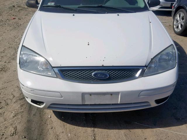 1FAFP34N85W117008 - 2005 FORD FOCUS ZX4 WHITE photo 9