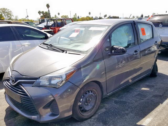 VNKKTUD36GA066009 - 2016 TOYOTA YARIS L GRAY photo 2