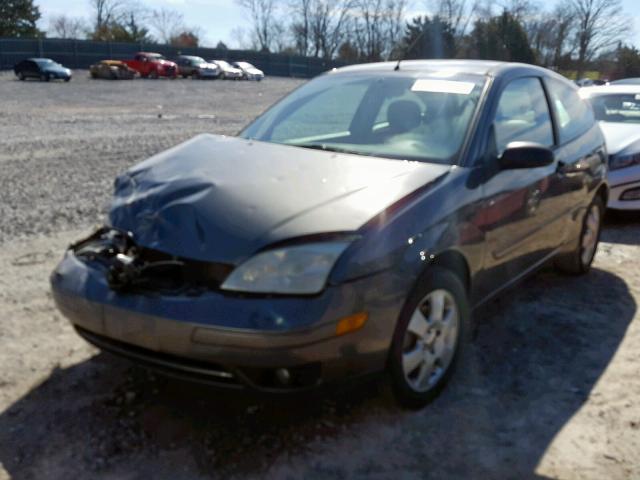 3FAFP31N45R114789 - 2005 FORD FOCUS ZX3 GRAY photo 2