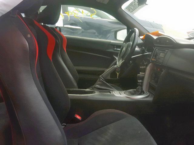 JF1ZNAA14D1722406 - 2013 TOYOTA SCION FR-S WHITE photo 5