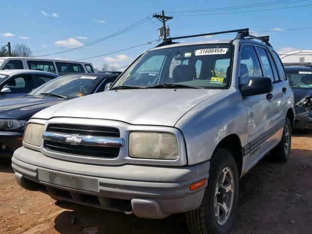 2CNBJ13C4Y6933187 - 2000 CHEVROLET TRACKER SILVER photo 2