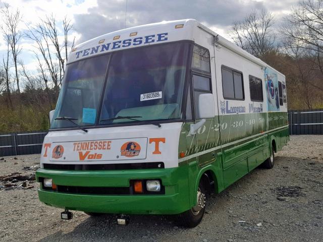 3FCMF53G7VJA09113 - 1998 WINNEBAGO CLASS A MO GREEN photo 2