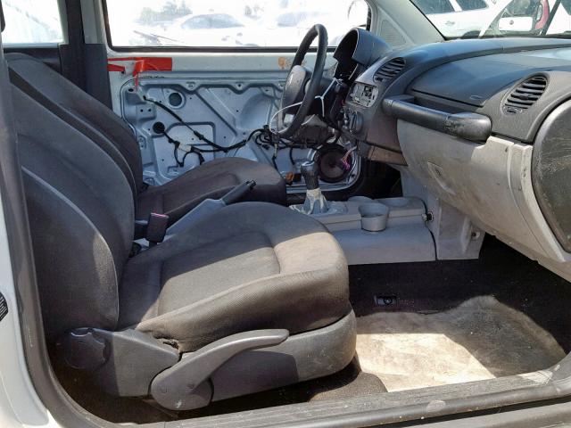 3VWCA21CXXM412669 - 1999 VOLKSWAGEN NEW BEETLE თეთრი ფოტო 5