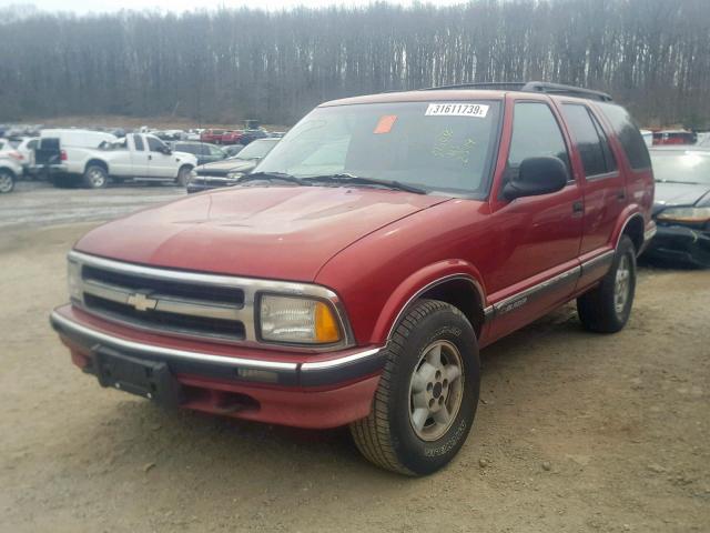 1GNDT13W6V2207042 - 1997 CHEVROLET BLAZER RED photo 2