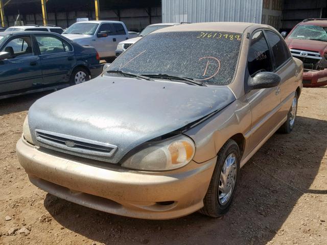 KNADC123526163262 - 2002 KIA RIO GOLD photo 2