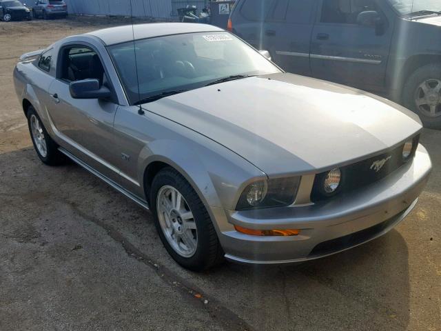 1ZVHT82H085115933 - 2008 FORD MUSTANG GT SILVER photo 1