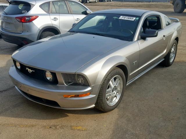 1ZVHT82H085115933 - 2008 FORD MUSTANG GT SILVER photo 2