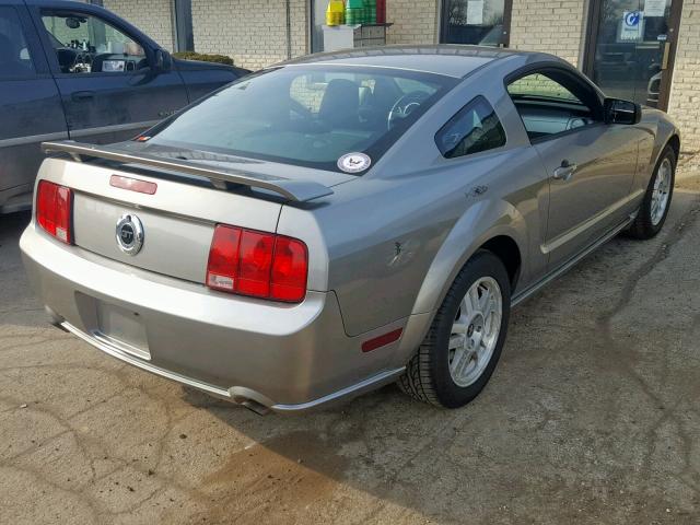 1ZVHT82H085115933 - 2008 FORD MUSTANG GT SILVER photo 4