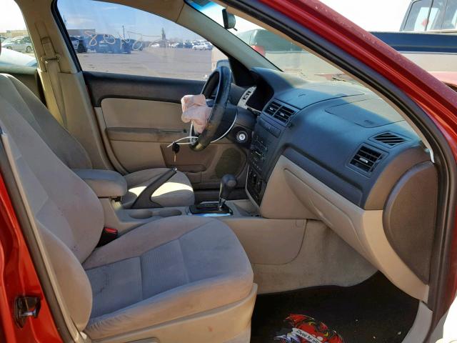 3FAFP06Z66R202500 - 2006 FORD FUSION S RED photo 5