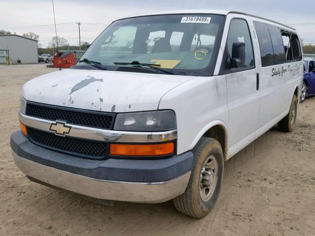 1GAHG39UX71236027 - 2007 CHEVROLET EXPRESS G3 WHITE photo 2