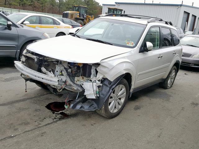 JF2SHAEC3BH766322 - 2011 SUBARU FORESTER L WHITE photo 2