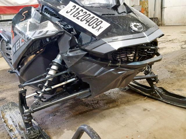 2BPSUMJE0JV000058 - 2018 SKI DOO RENEGADE BLACK photo 9