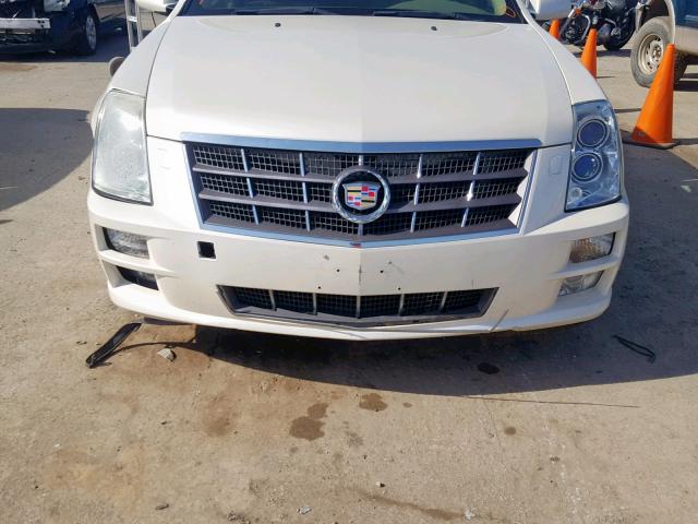 1G6DC67A180116851 - 2008 CADILLAC STS WHITE photo 9