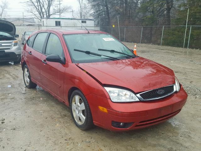 3FAFP37N25R132568 - 2005 FORD FOCUS ZX5 RED photo 1