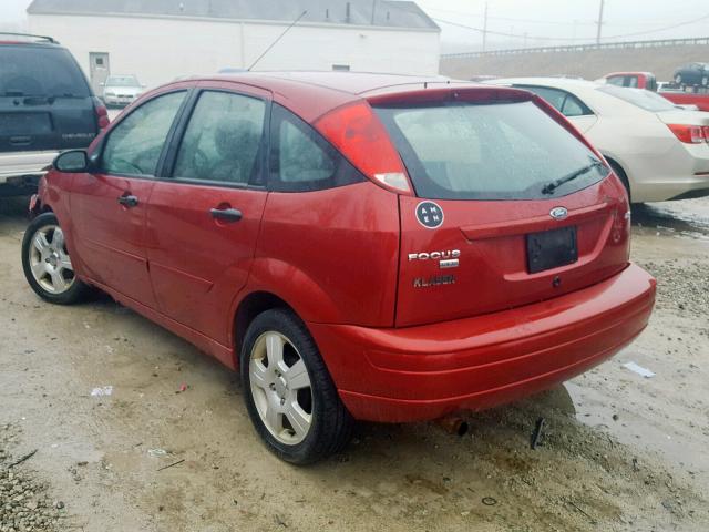 3FAFP37N25R132568 - 2005 FORD FOCUS ZX5 RED photo 3