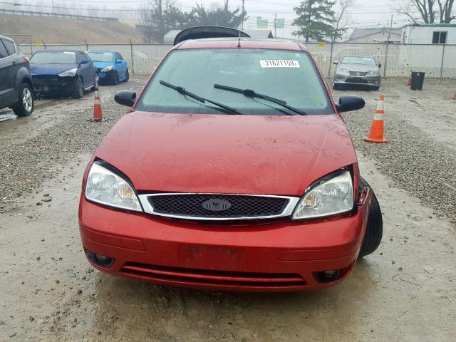 3FAFP37N25R132568 - 2005 FORD FOCUS ZX5 RED photo 9