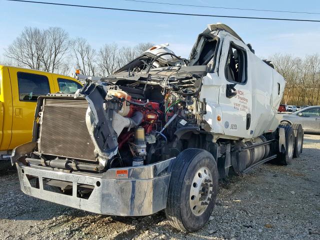 3AKJGLBG3GSHE4109 - 2016 FREIGHTLINER CASCADIA 1 WHITE photo 2