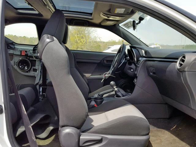 JTKJF5C76FJ003943 - 2015 TOYOTA SCION TC WHITE photo 5