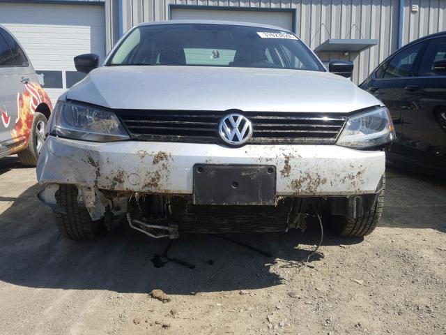 3VW1K7AJ3DM222708 - 2013 VOLKSWAGEN JETTA BASE SILVER photo 9