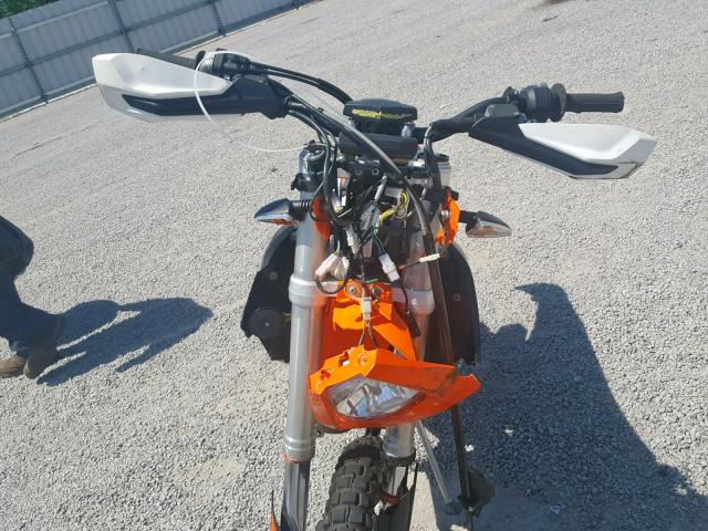 VBKEXL40XJM412299 - 2018 KTM 500 EXC-F ORANGE photo 9