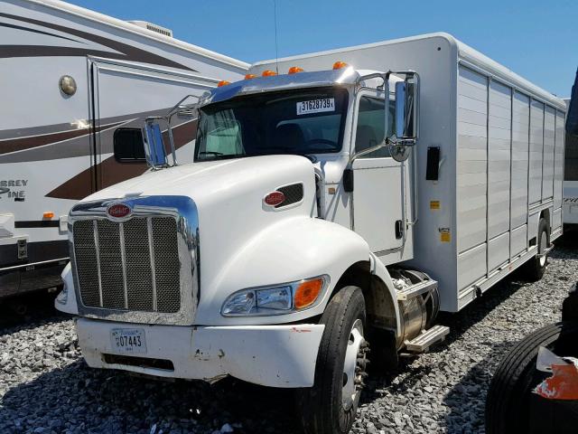 2NP2HM6X8JM464339 - 2018 PETERBILT 337 WHITE photo 2