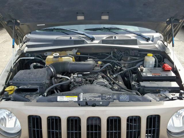 1J4GL38K45W590456 - 2005 JEEP LIBERTY RE GOLD photo 7