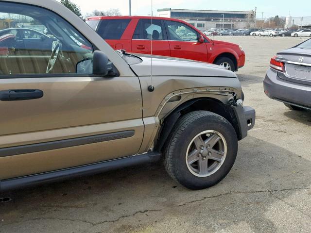 1J4GL38K45W590456 - 2005 JEEP LIBERTY RE GOLD photo 9