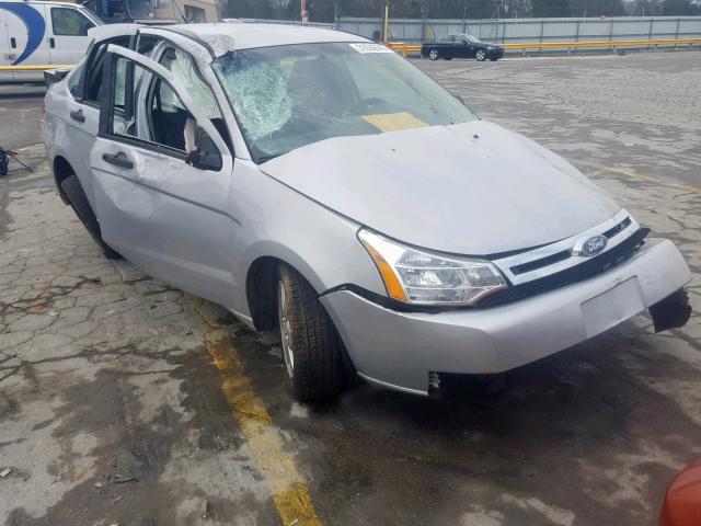 1FAHP34N48W208242 - 2008 FORD FOCUS S/SE SILVER photo 1