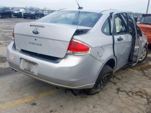 1FAHP34N48W208242 - 2008 FORD FOCUS S/SE SILVER photo 4