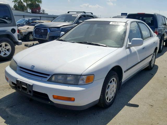 JHMCD5631RC080631 - 1994 HONDA ACCORD LX WHITE photo 2