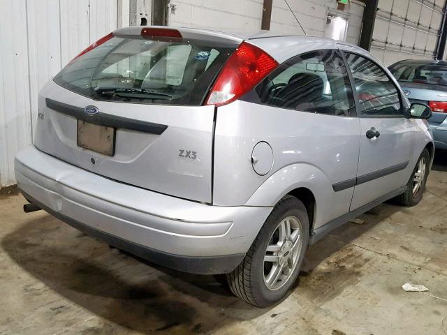 3FAFP3130YR187175 - 2000 FORD FOCUS ZX3 SILVER photo 4