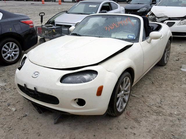 JM1NC25F560111531 - 2006 MAZDA MX-5 MIATA WHITE photo 2