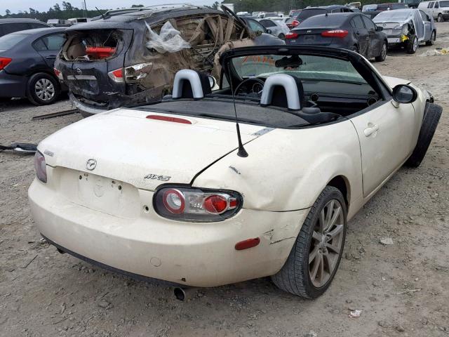 JM1NC25F560111531 - 2006 MAZDA MX-5 MIATA WHITE photo 4