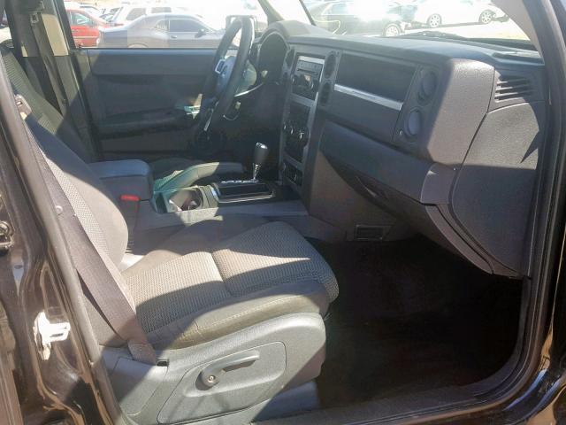 1J8HG48K28C220688 - 2008 JEEP COMMANDER BLACK photo 5