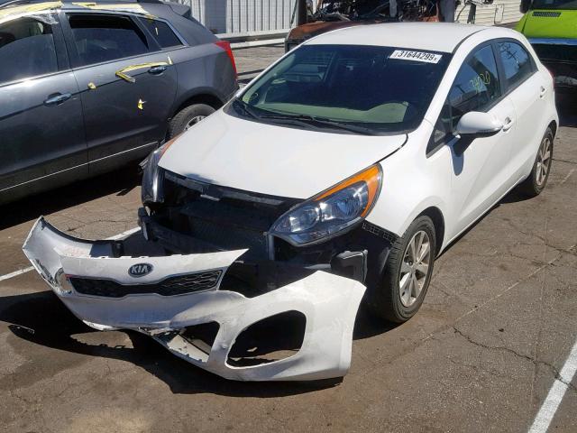 KNADN5A33E6355402 - 2014 KIA RIO EX WHITE photo 2