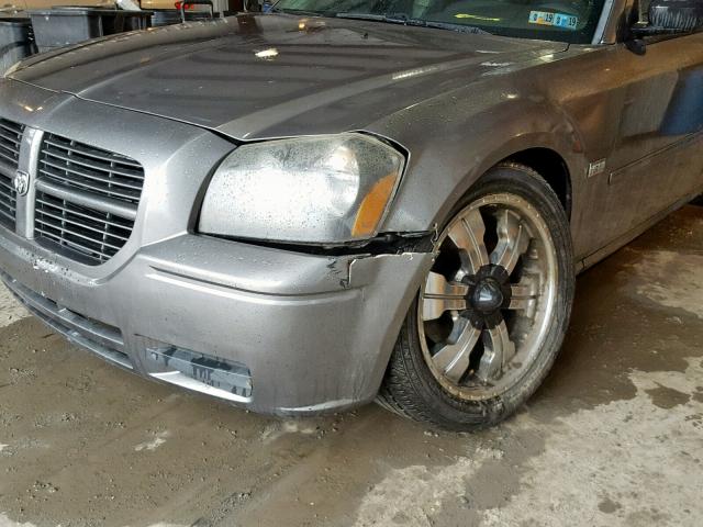 2D4FV48V15H556973 - 2005 DODGE MAGNUM SXT GRAY photo 9