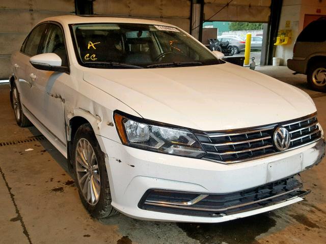 1VWBT7A36GC048951 - 2016 VOLKSWAGEN PASSAT SE WHITE photo 1