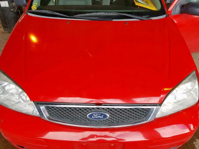 1FAHP31N96W185753 - 2006 FORD FOCUS ZX3 RED photo 7