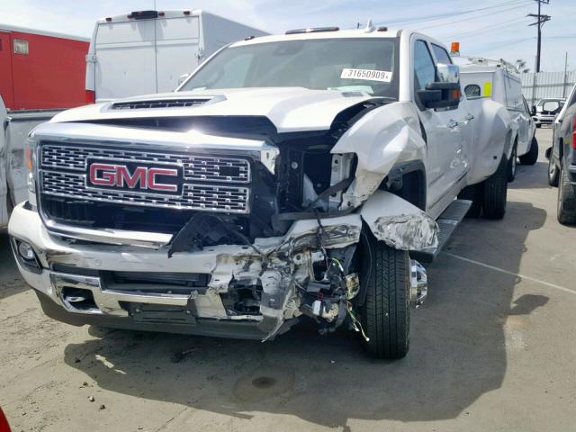 1GT42YEY3JF202080 - 2018 GMC SIERRA K35 WHITE photo 2