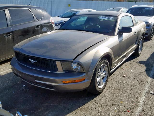 1ZVFT80N055116138 - 2005 FORD MUSTANG GRAY photo 2