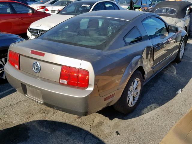 1ZVFT80N055116138 - 2005 FORD MUSTANG GRAY photo 4