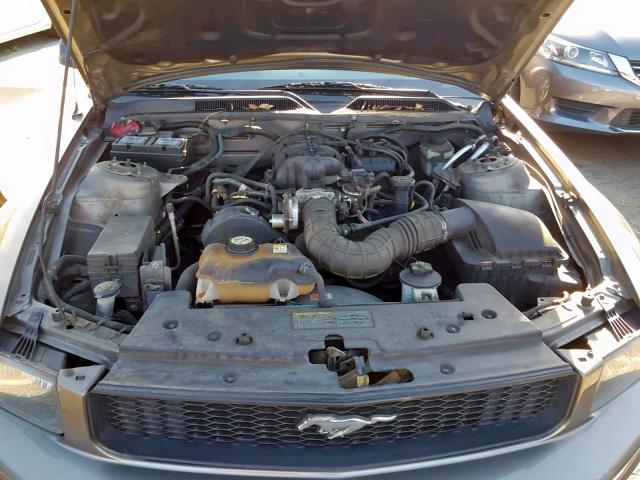 1ZVFT80N055116138 - 2005 FORD MUSTANG GRAY photo 7