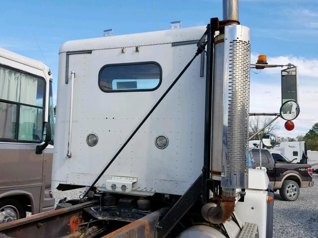 1FUJAHAV11LJ33370 - 2001 FREIGHTLINER CONVENTION WHITE photo 6