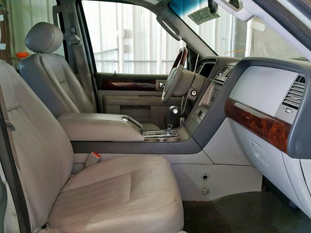 5LMFU28525LJ10668 - 2005 LINCOLN NAVIGATOR Gümüş foto 5